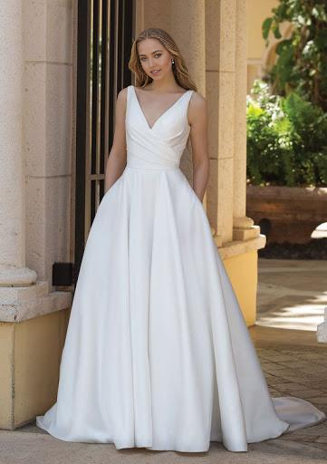 Vestidos de novia elegantes de satén con escote en V y corte A para playa
